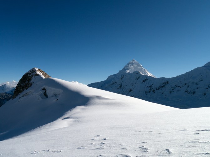 tocllaraju (our next objective) 